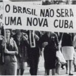 Nesta época, Cuba passava também por mudanças ideológicas